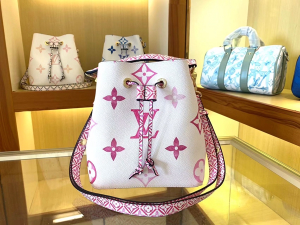 ルイヴィトンバッグ側面デザイン